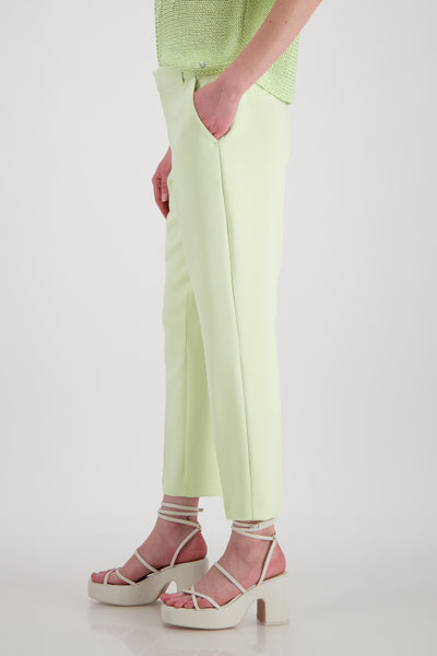 Hose, pastell green